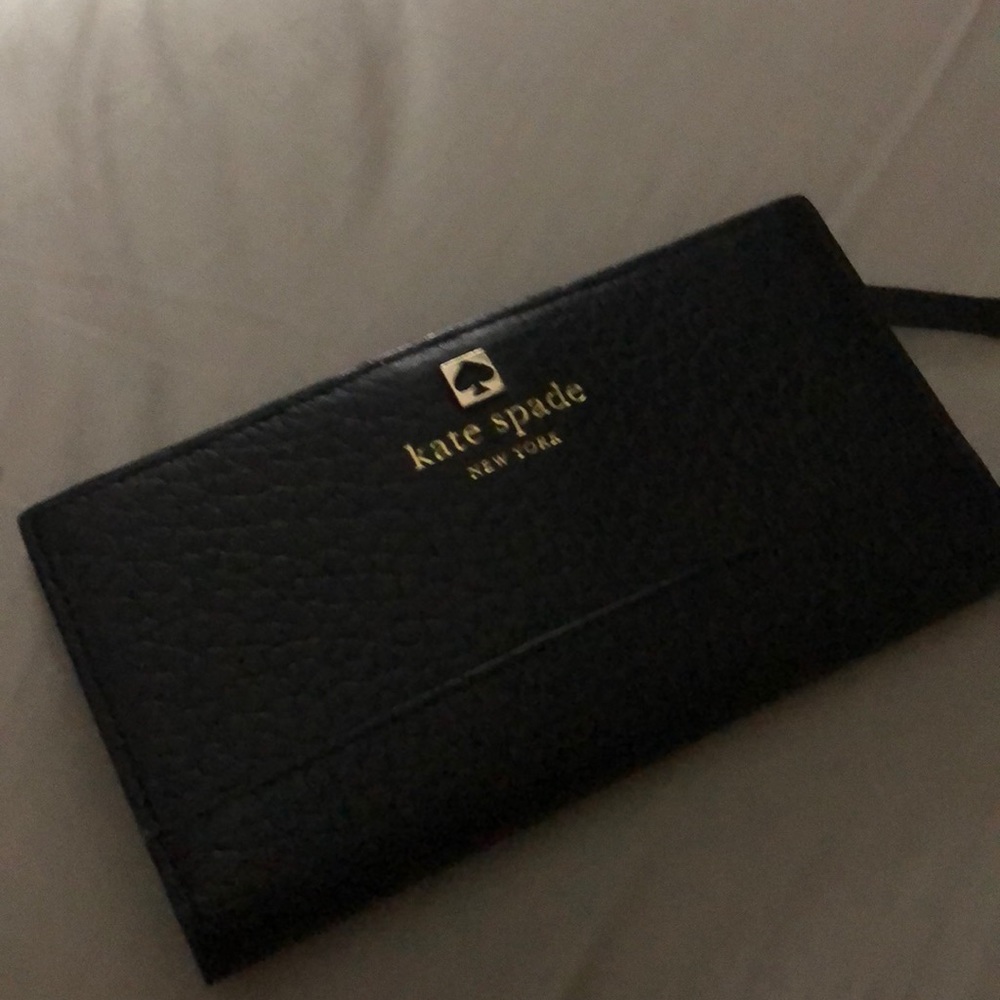 HOUR FLASH SALE: Kate Spade walllet!